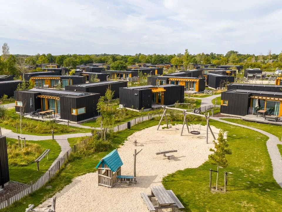 verschillende vakantiehuizen op een vakantiepark