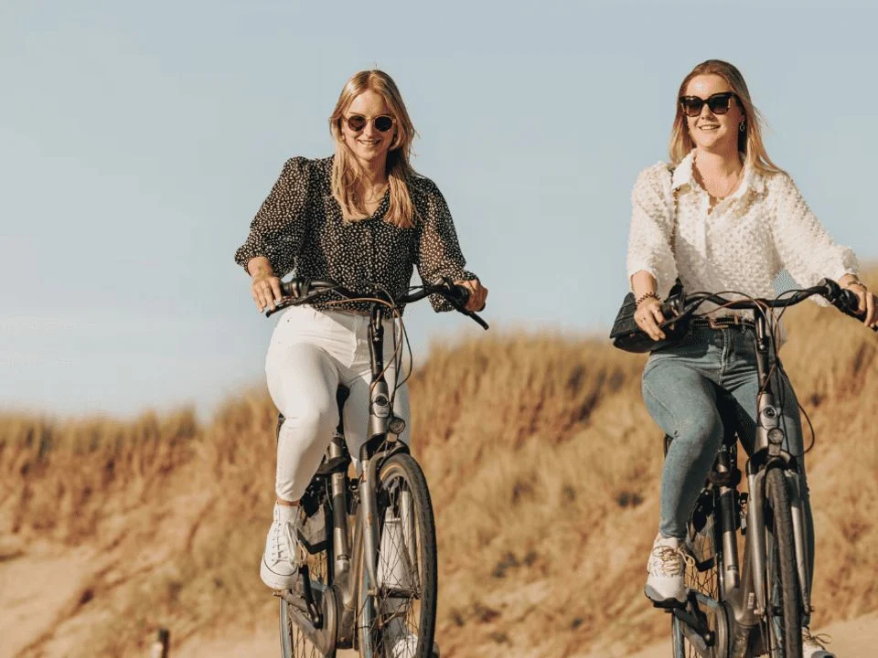 mensen die schouwen duiveland ontdekken op de fiets
