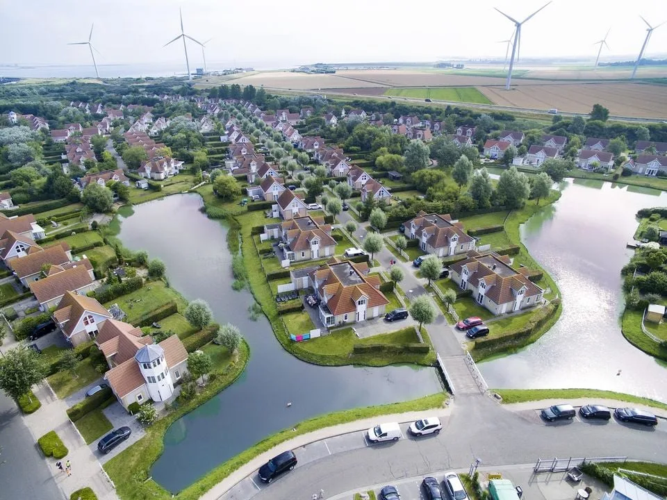 verschillende bungalows in zeeland